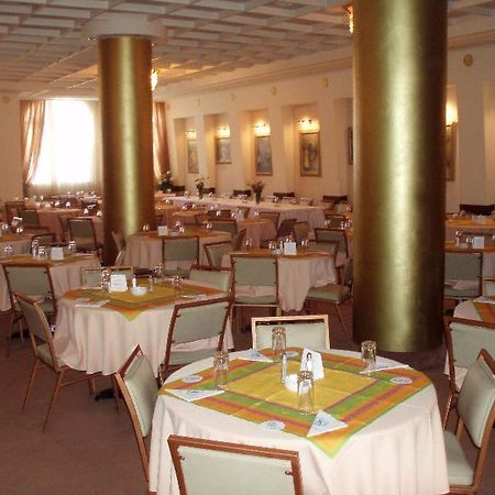 Sparta Inn Restoran gambar